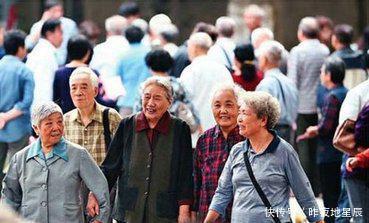 农村养老亟需关注！每月100元的养老金，让他们老归何处？