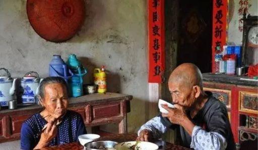 为啥农村养老那么难？听听专家这4句话，真的很无奈