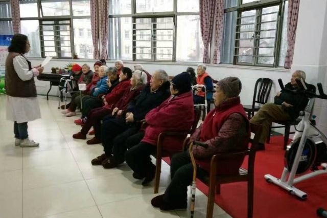 老人住在养老院，真的会比自己呆在家里好吗？答案跟你想的不一样